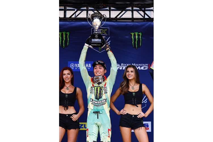 Shimoda wins Charlotte